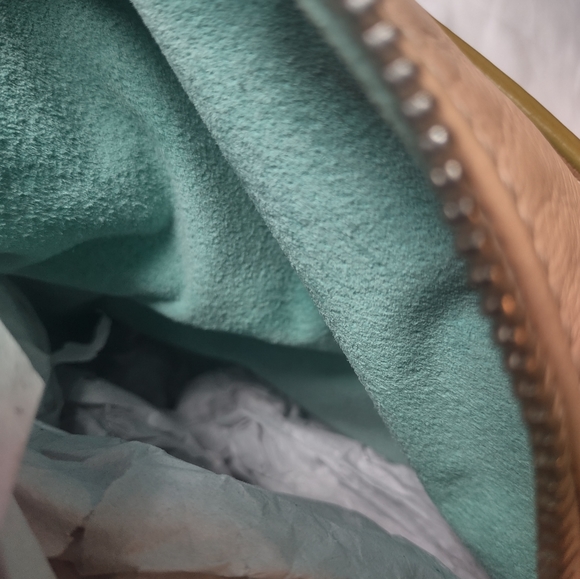 MARC JACOBS Multi-Pocket Peach Color Purse w/ Turquoise Interior - Picture 8 of 11